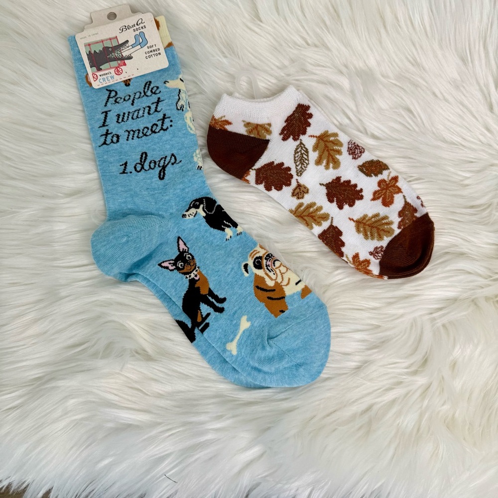Blue Q Dog Crew Socks and Fall Leave Print Foot Socks